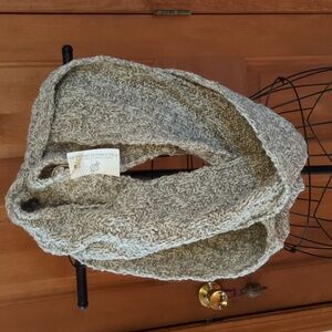 New! Handmade Knit 100% Wool Long Wave Pattern Infinity Scarf Mottled Tan Beige